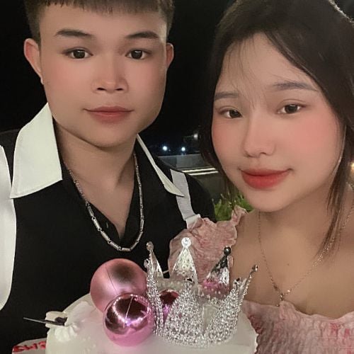 Chuyện tình của Văn Thắm và Thu Huyền