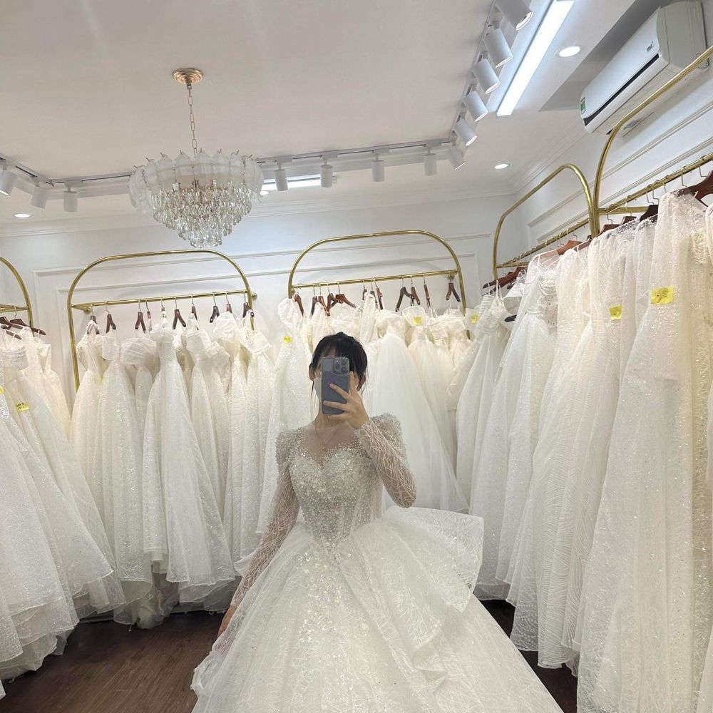 Cùng em đi thử váy cưới