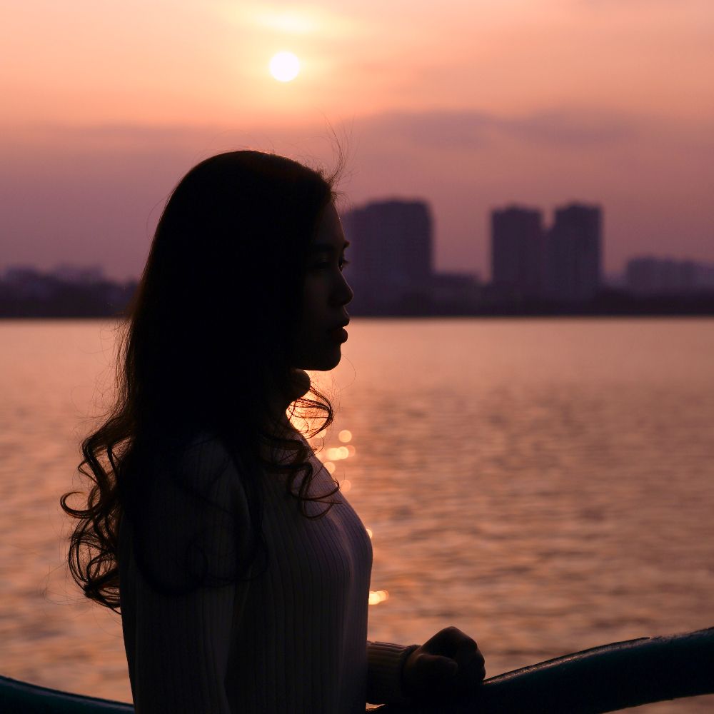 Gặp em trong những người bạn thân quen một chiều mùa thu