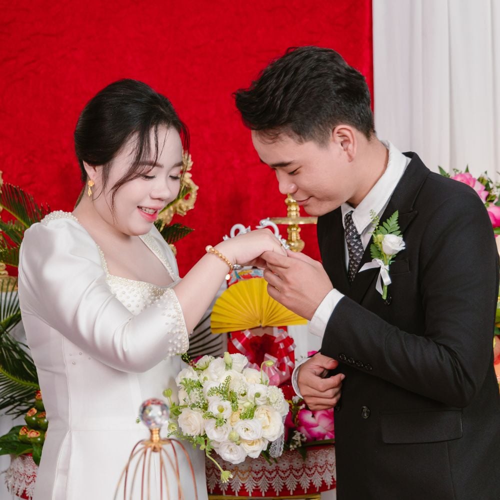 Hoàng Hưng & Thúy Quyên