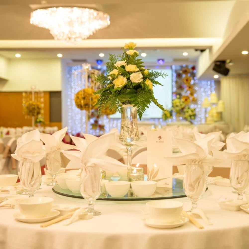 TIỆC CƯỚI NHÀ GÁI