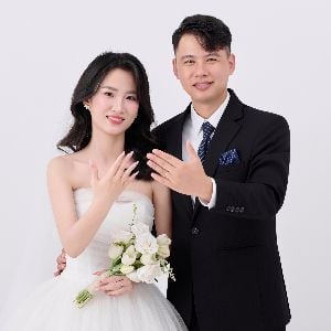 Phạm Chung & Quỳnh Hương !